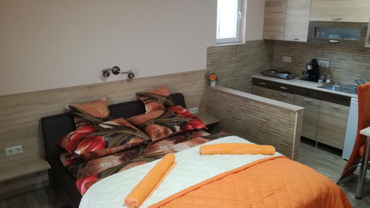 Keri Vendeghaz Apartment Mosonmagyarovar Exterior photo
