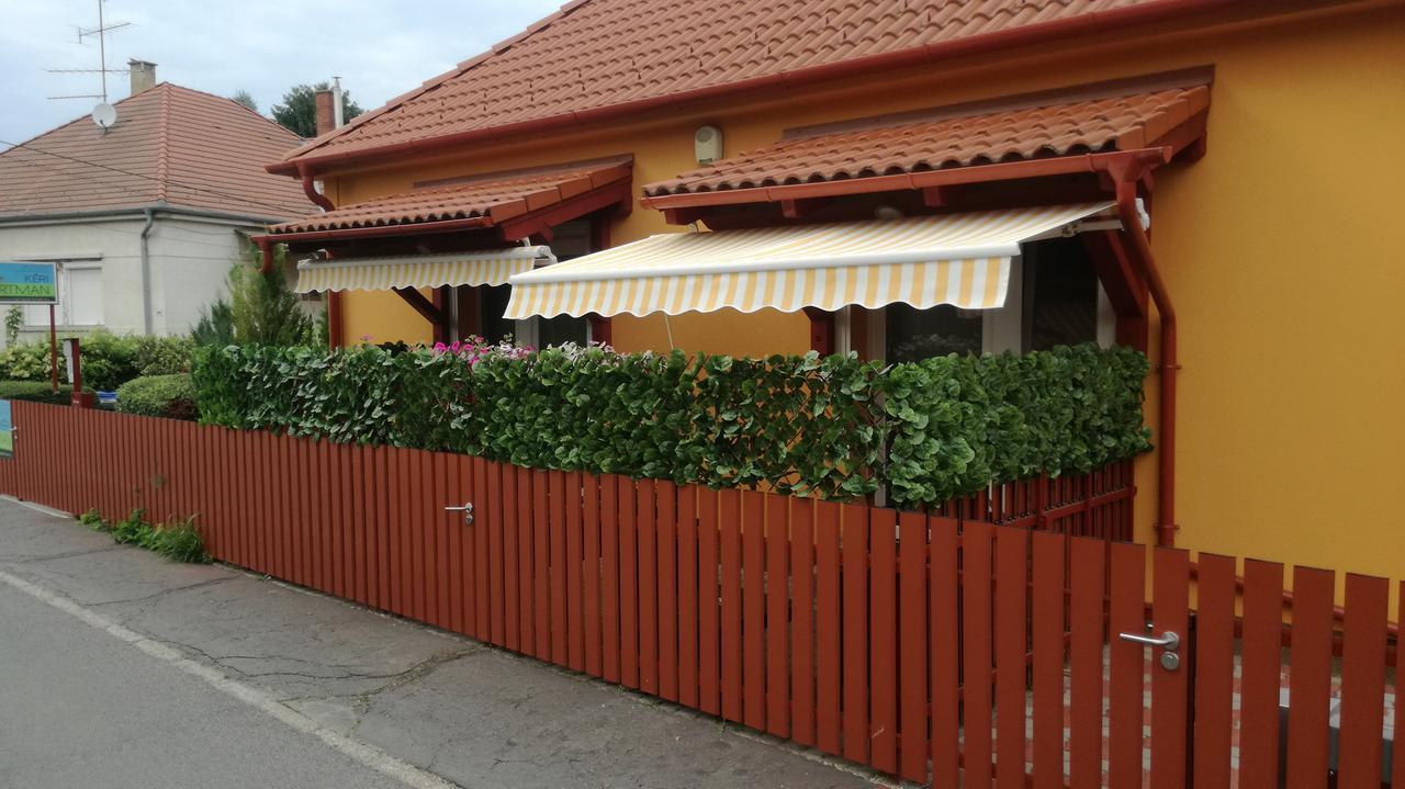Keri Vendeghaz Apartment Mosonmagyarovar Exterior photo
